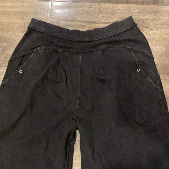 Free People Washed Black pull-on barrel pants. small - Picture 2 of 4